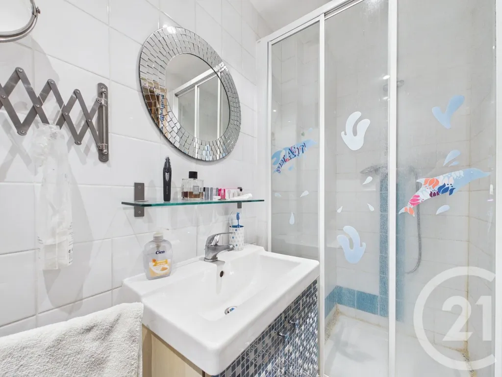 Vannitoad - Commercial Premises with Dual Access in Paris 12