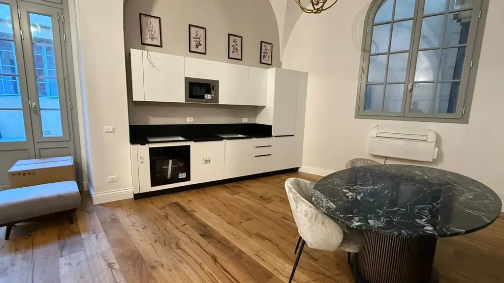 Cuisine - Rustic Triplex in Historic Building, Florence