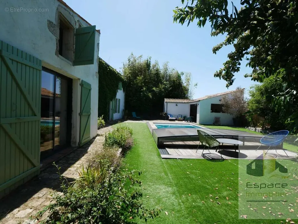 Piscina - Rustic Stone House with Pool near Aigrefeuille d'Aunis