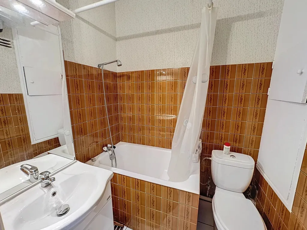 Vannitoad - Renovated Apartment with Balcony in Chabottes