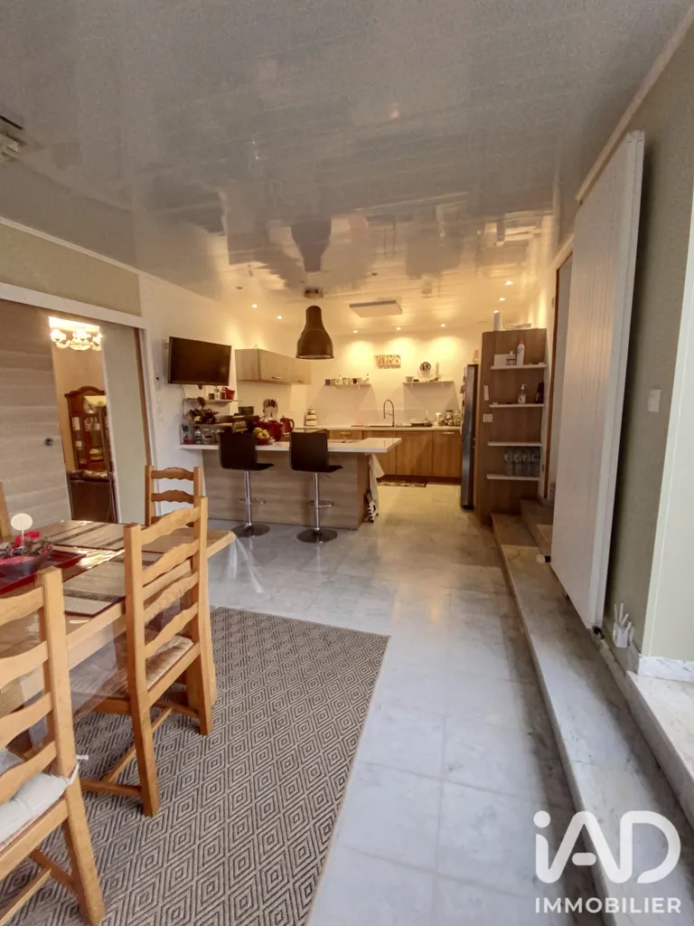 Salle à manger - Maison avec Piscine et Garage à Tergnier
