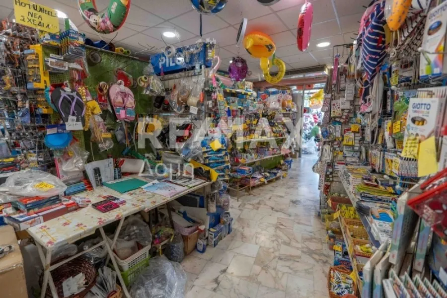 Pièces - Corner Shop with Excellent Exposure in Volos