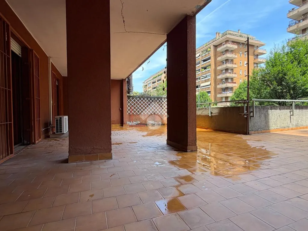 Terrasse - Four-Room Apartment with Terrace in Milan