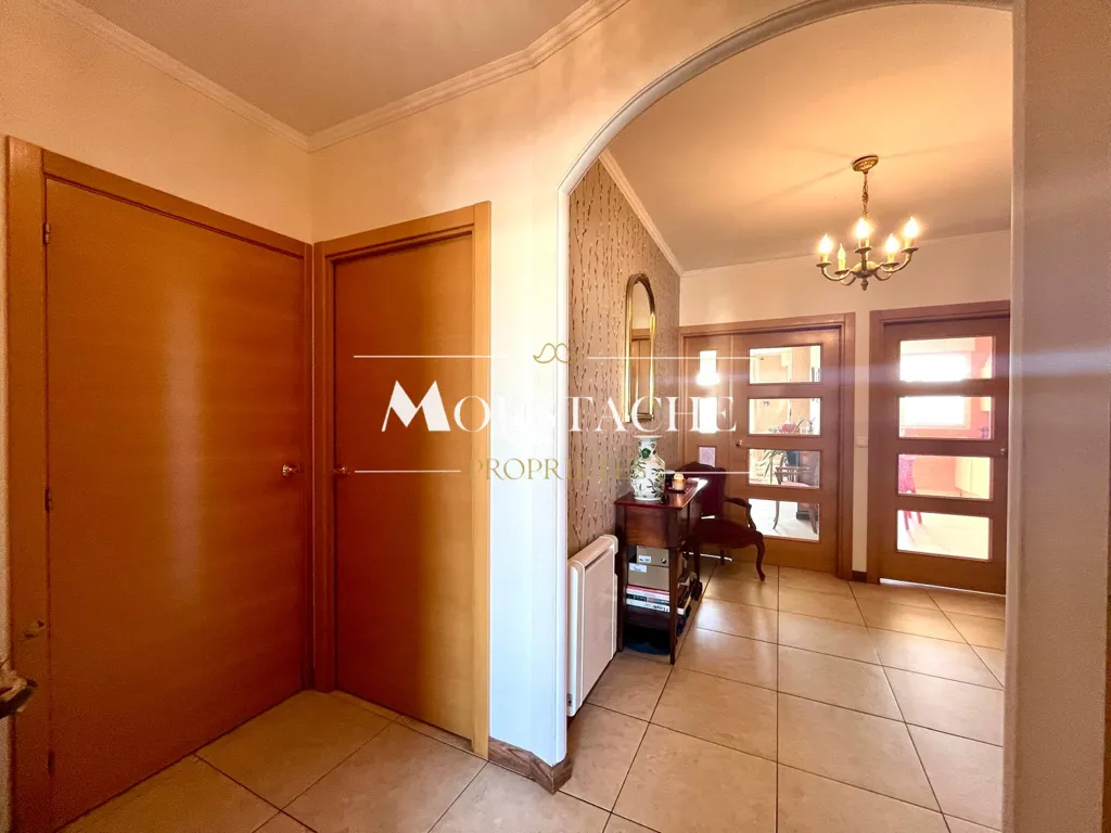 Esik - Traversant Apartment with Balcony in Royan