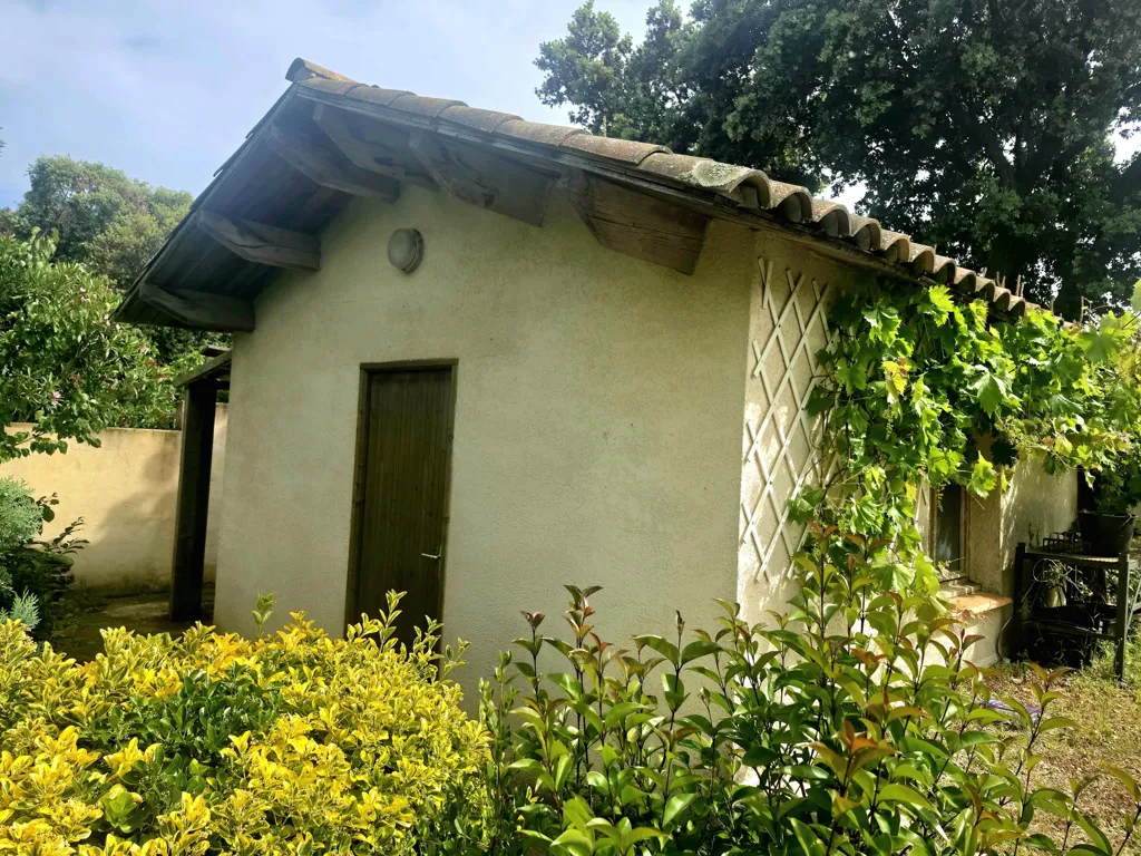 3-toaline maja asukohas Balaruc-le-Vieux