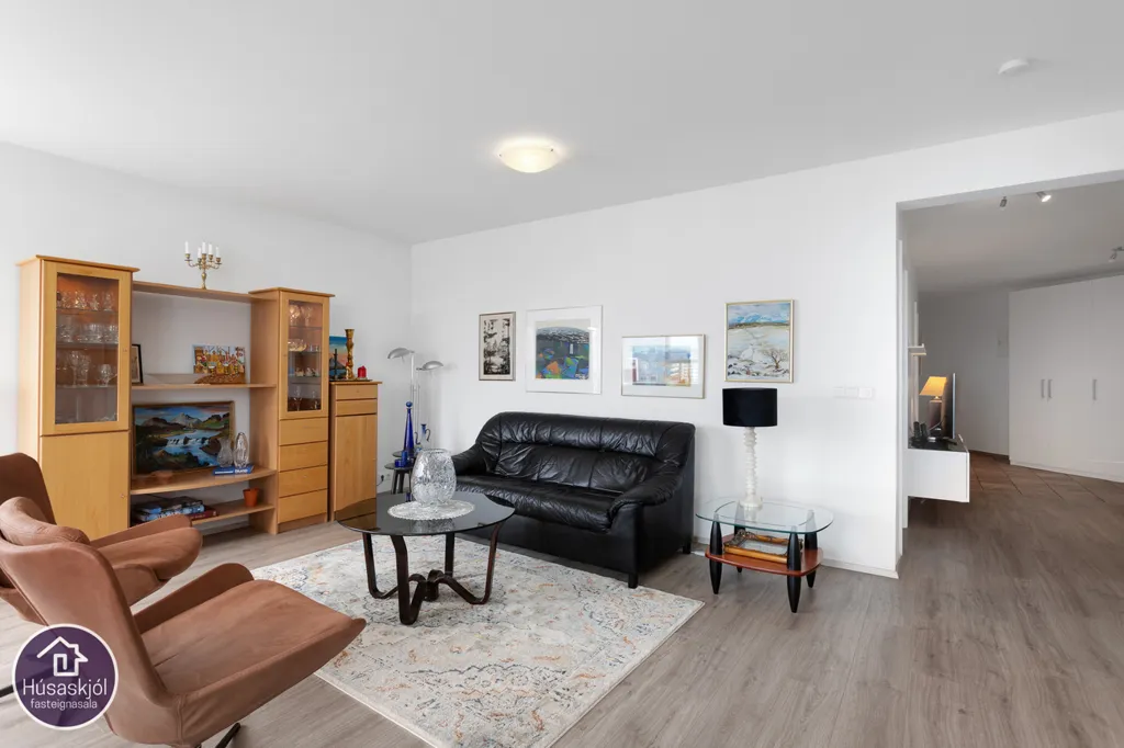 Séjour - Apartment with Panoramic Views in Kopavogur