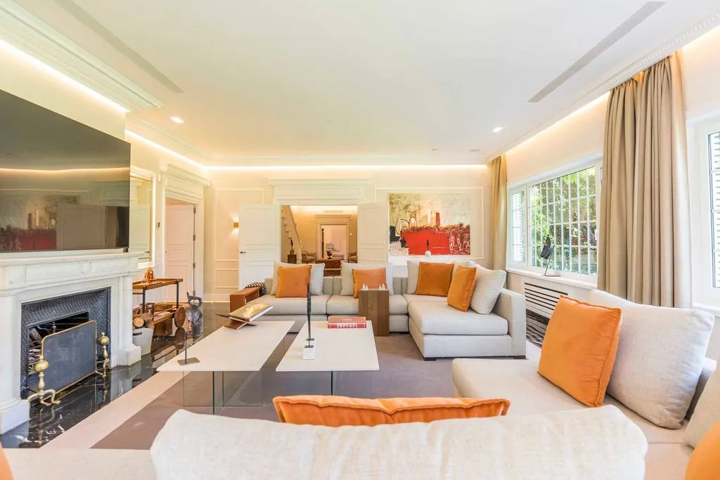 Living Room - Luxury Detached House with Pool in La Florida, Madrid