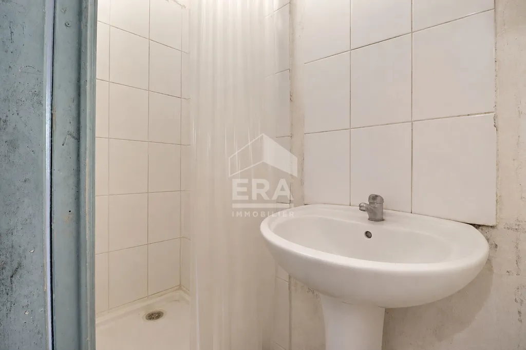 Salles de bain - Studio à Rénover avec Balcon à Pantin