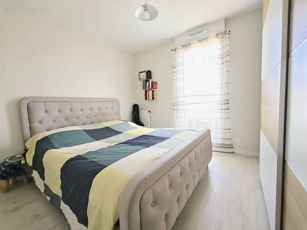 Magamistoad - 4-Piece Apartment with Balcony in Orly