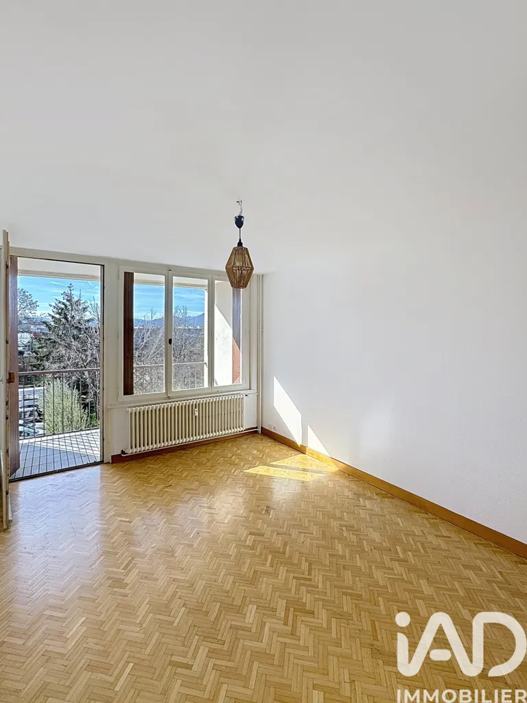 Séjour - Appartement avec Balcon à Annemasse