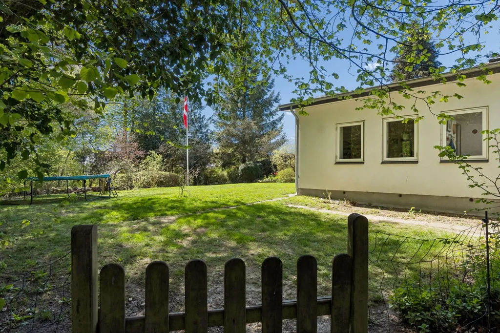 Jardin - Renovated Villa with Forest View in Birkerød