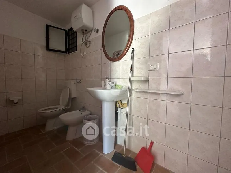 Bagni - Commercial Space with Courtyard in Montecastrilli