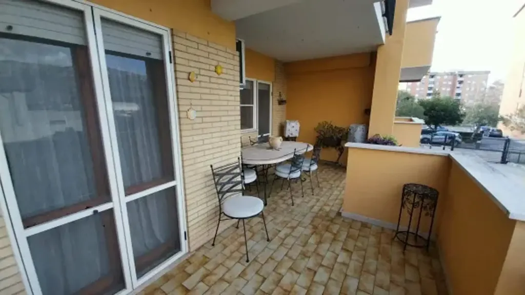 Balcon - Spacious Apartment with Balcony in Terracina