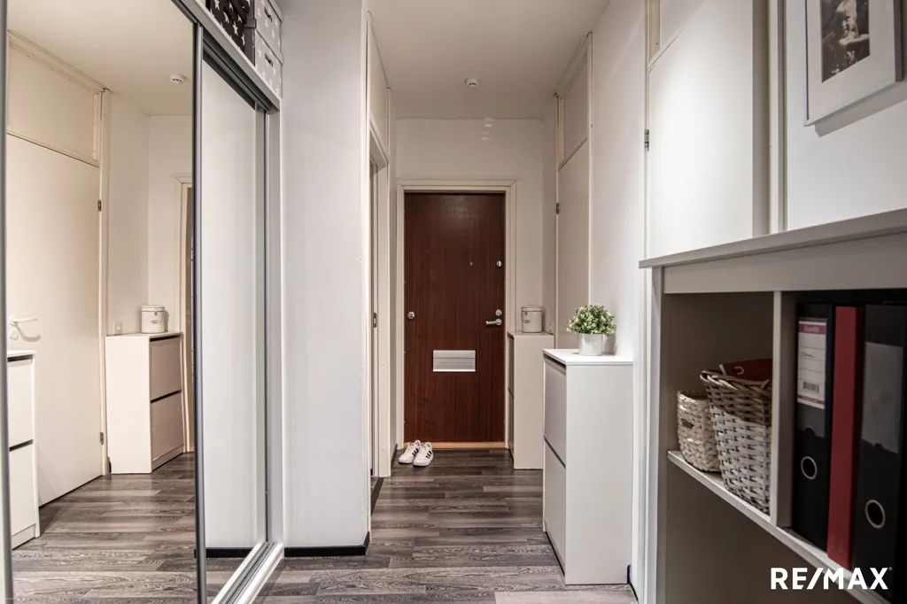 Entrée - Renovated Flat with Glazed Balcony in Nättinummi