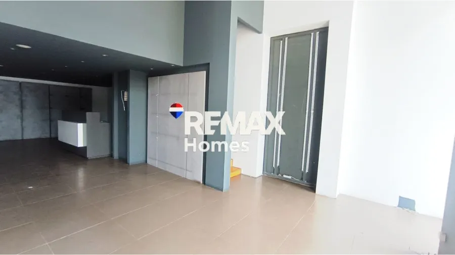 Entrée - Retail Unit with High Footfall in Agia Paraskevi