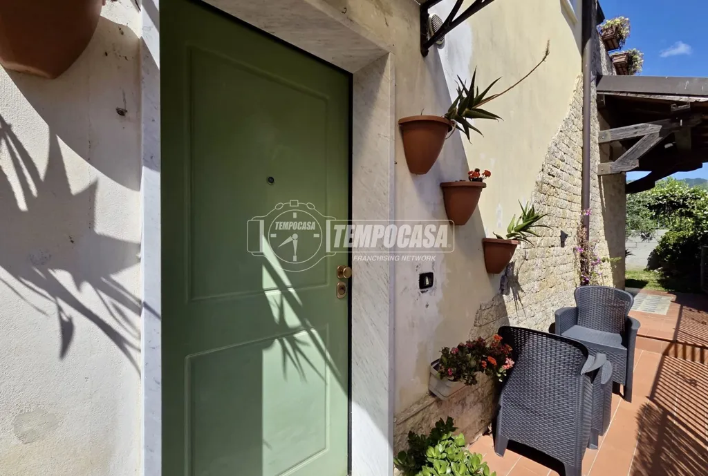 Terrass - Rustic Villa with Garden in Castagnola, Massa