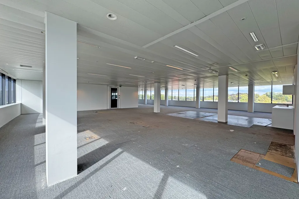 Bureau - Espace de Bureau avec Vue sur l'Autoroute à Erembodegem