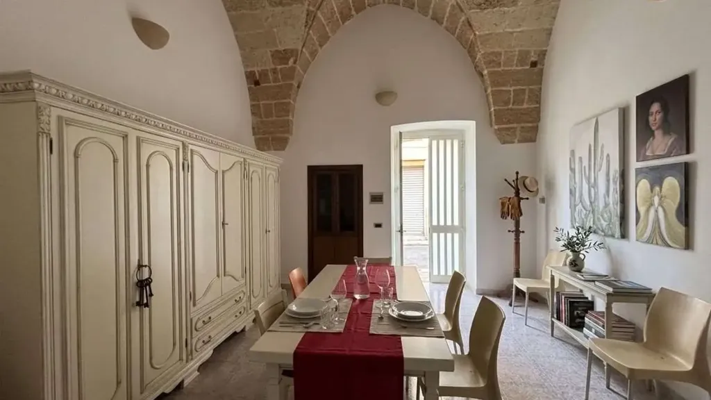 Söögituba - Functional Flat with Private Courtyard in Casarano