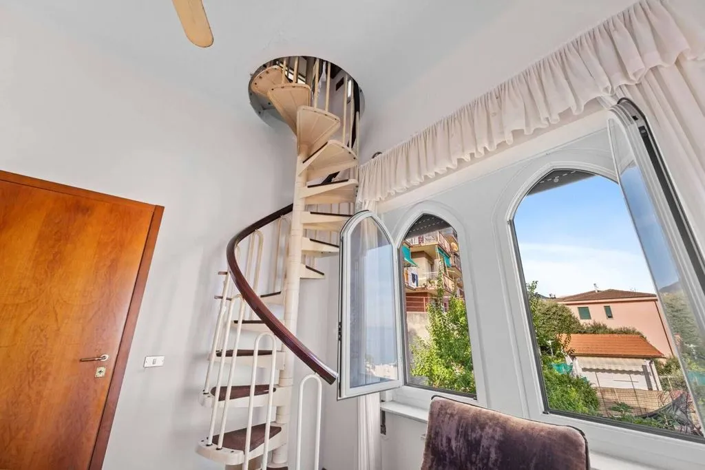 Pièces - Historic Villa with Garden in Varazze