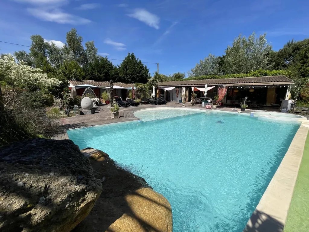 Pool - Mas with Gîtes in Provence