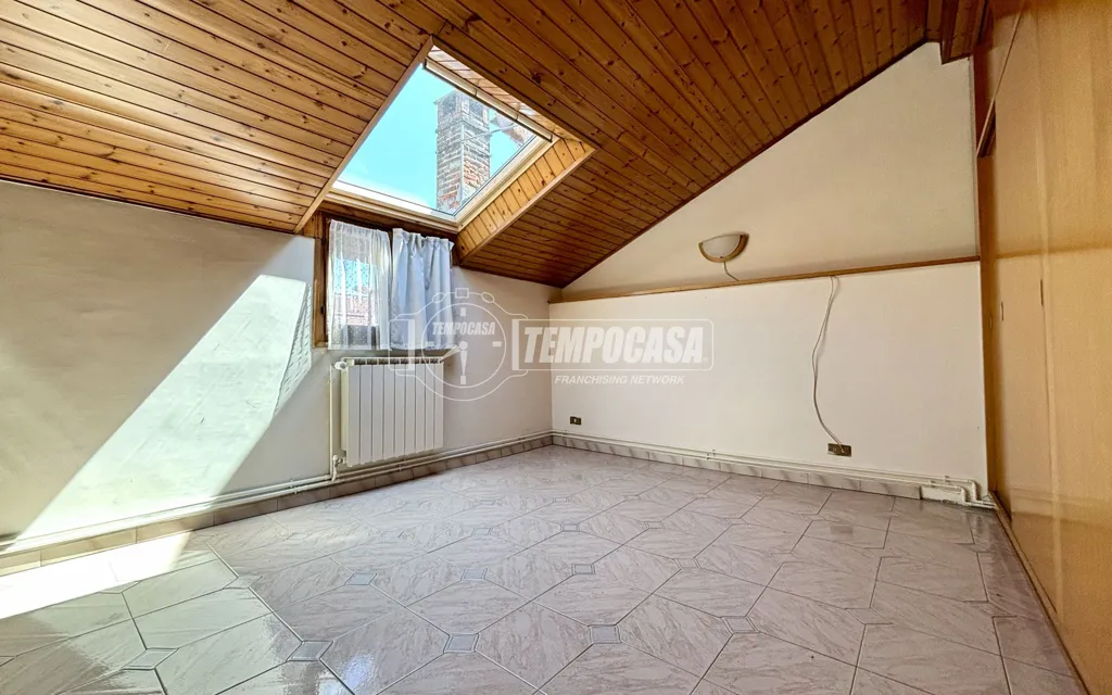 Pièces - Mansard Apartment with Terrace in Arona