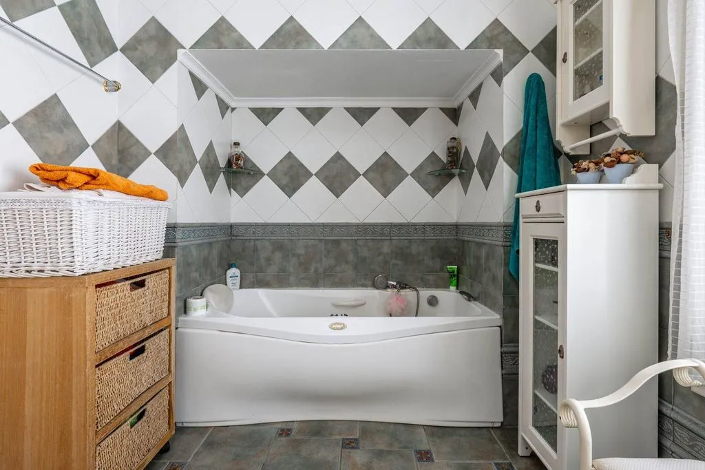 Bathrooms - Historic Palatial House with Pool in Ogíjares