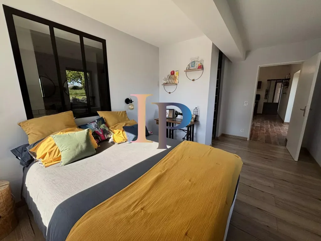 Chambres - Maison en Pierre Rénovée avec Piscine près de Charlieu