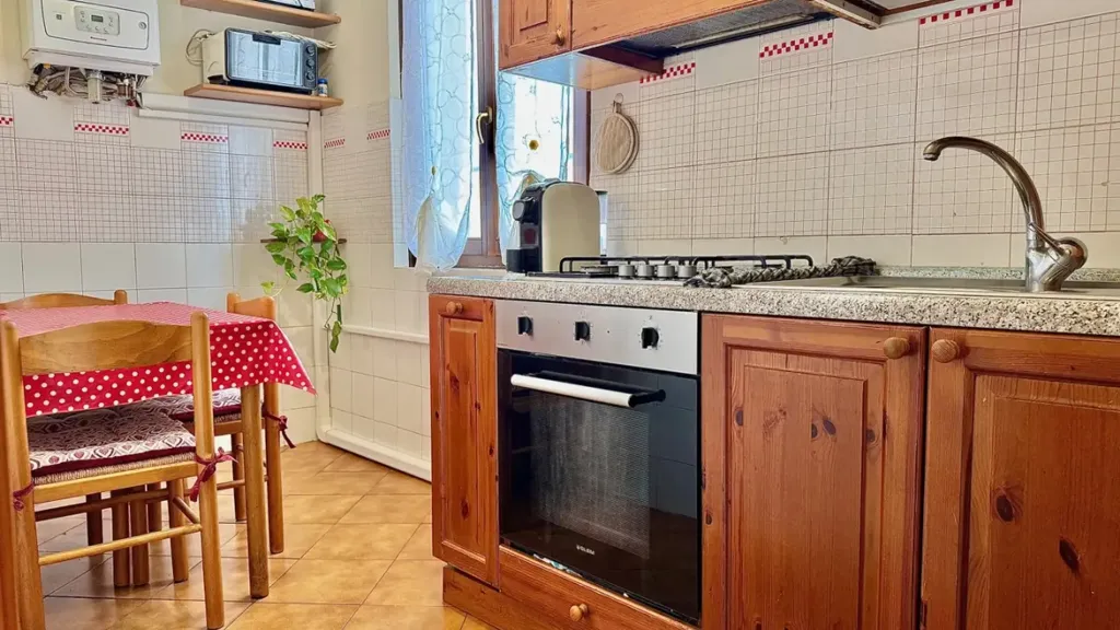 Cuisine - 3-Bed Apartment with Veranda in Parma