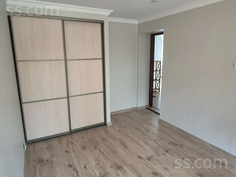 Toad - 3-Bedroom Flat with Balcony in Jaunmārupe