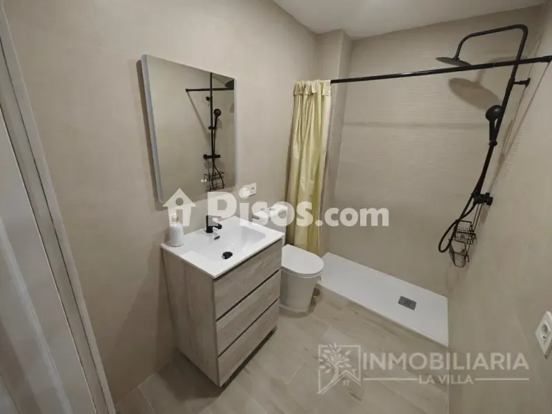 Bathrooms - Flat with Modern Kitchen in Central Coín