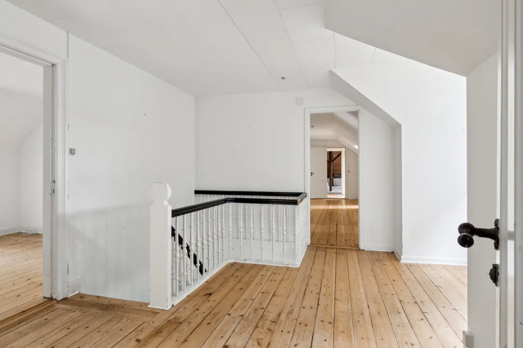 Esik - Renovated Rectory with Forest View in Hvedstrup