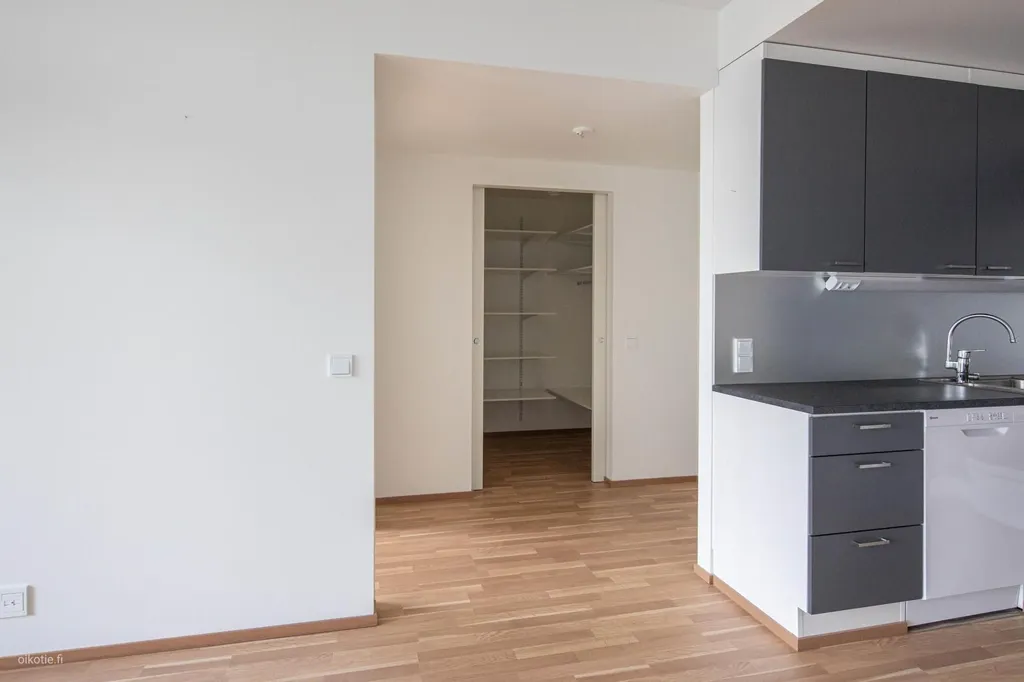 Köök - Spacious Flat with Balcony in Simonkylä