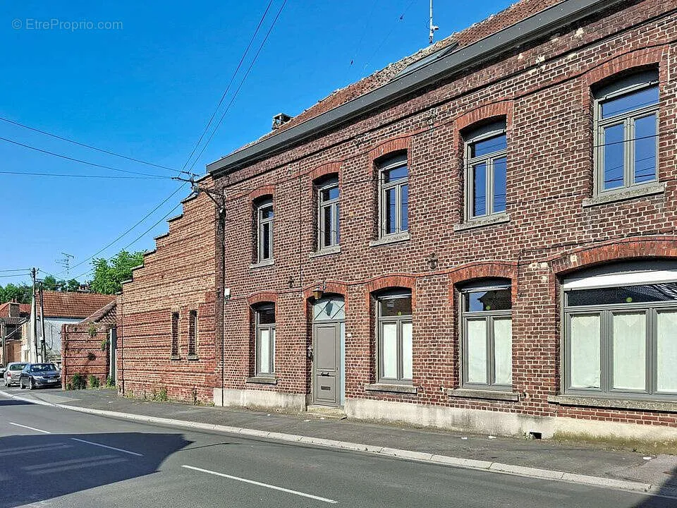 Extérieur - Propriété de Caractère avec Jardin à Crespin