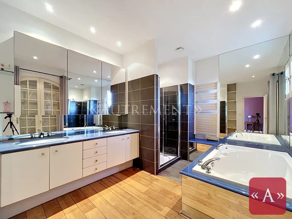 Vannitoad - Architectural House with Panoramic Park View