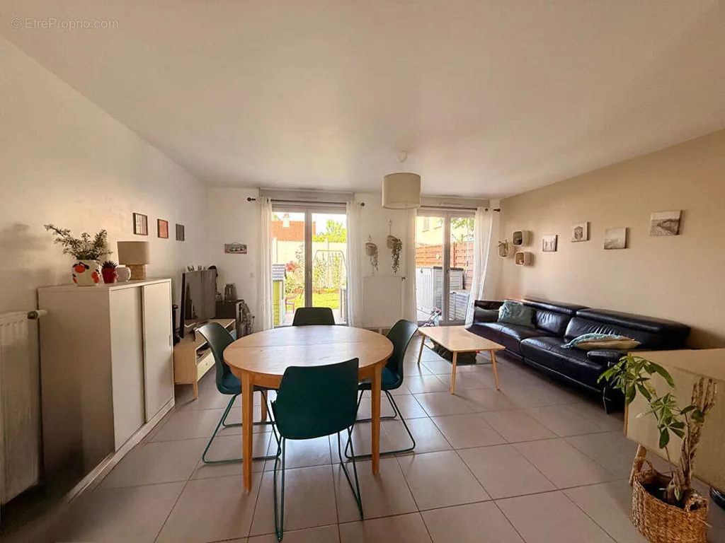 Salle à manger - Maison Charmante avec Jardin à Brie-Comte-Robert