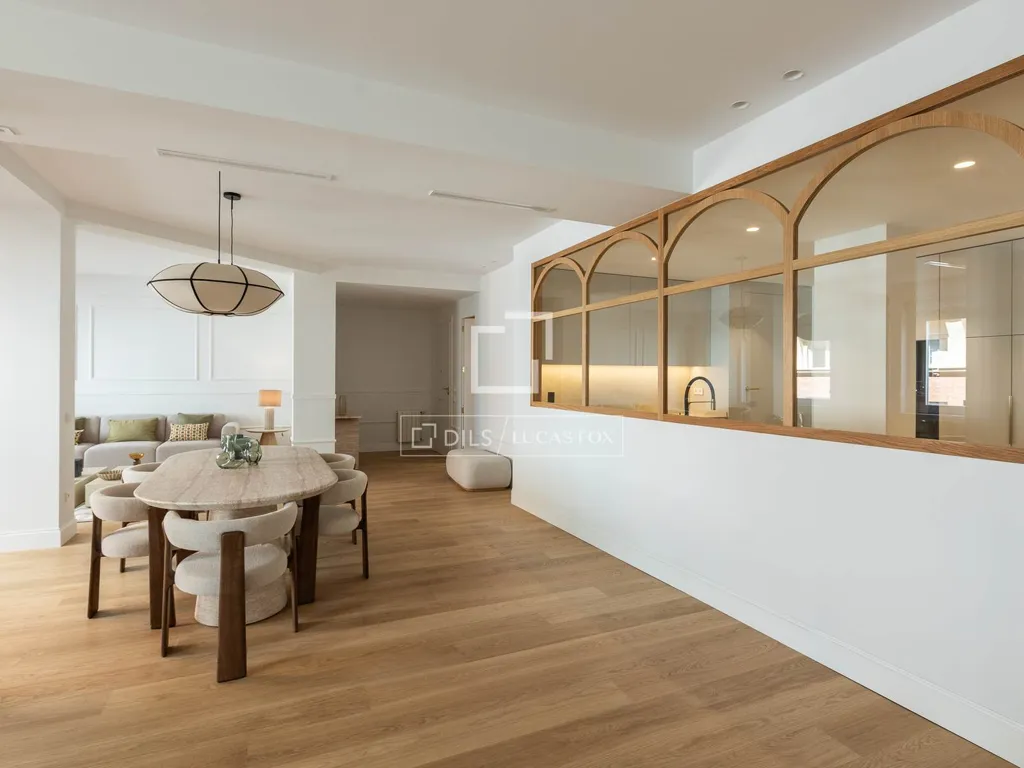 Dining Room - Luxury Flat with High Ceilings in Salamanca