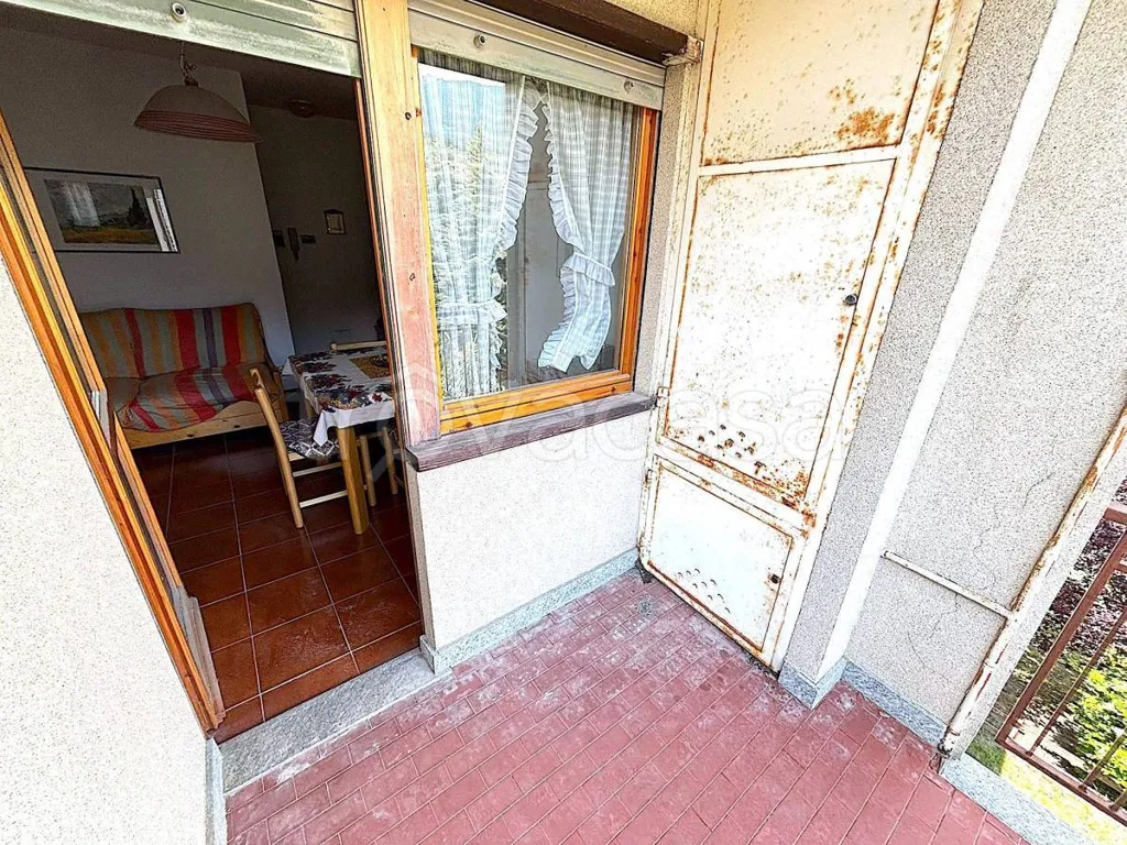 Rõdu - Three-bedroom Apartment with Balcony in Oulx