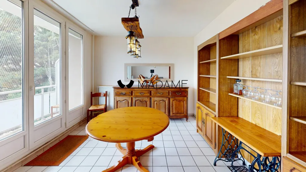 Söögituba - Apartment with Balcony in Saint-Martin-d'Hères