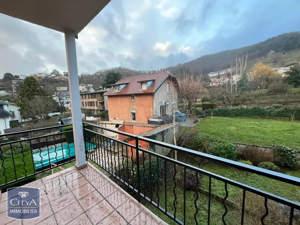Rõdu - Spacious Flat with Balcony in Chamalières