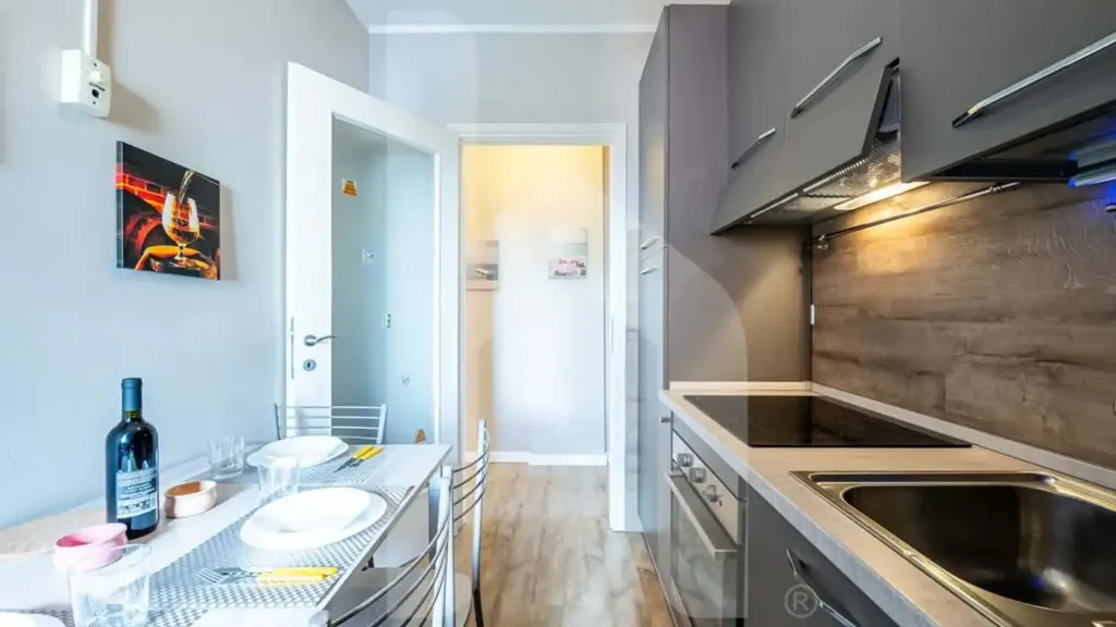 Köök - Modern Studio with Balcony in Pisa