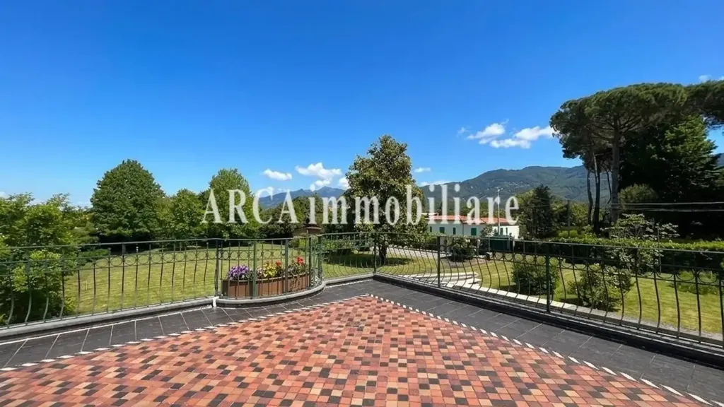 Terrace - Rustic Villa with Garden in Pietrasanta