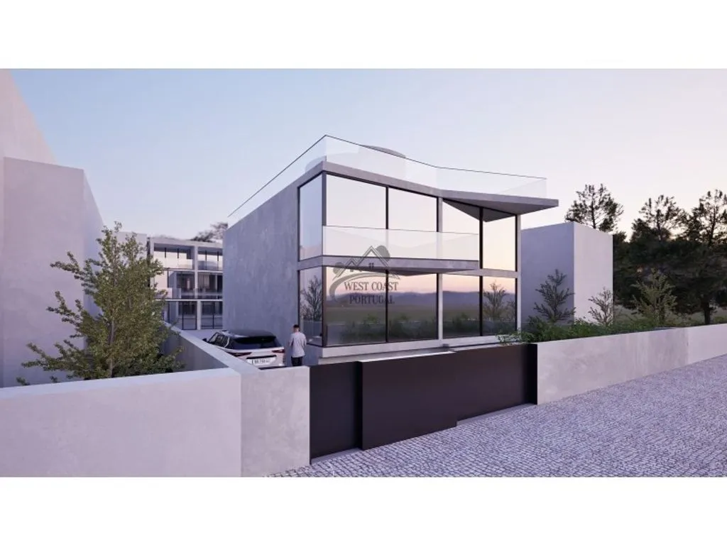 Luxury House with Development Potential in Foz do Arelho