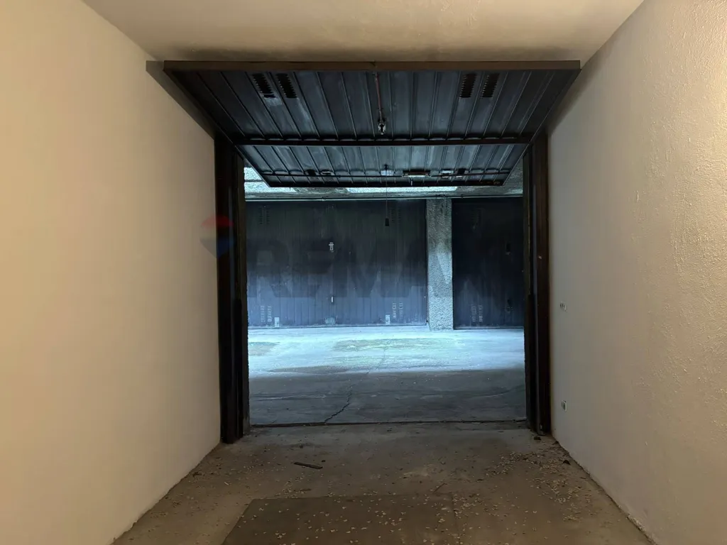 Garage - Single Garage with Metro Access in Rho