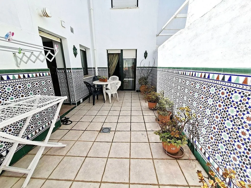 Aed - Terraced Apartment with Pool in Central Location