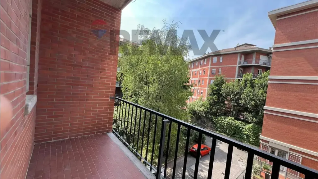Balcone - Trilocale con balconi nel centro di Bergamo