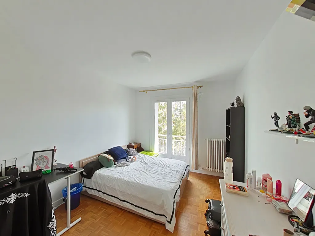 Chambres - Appartement 5 Pièces avec Balcons à Joué-les-Tours