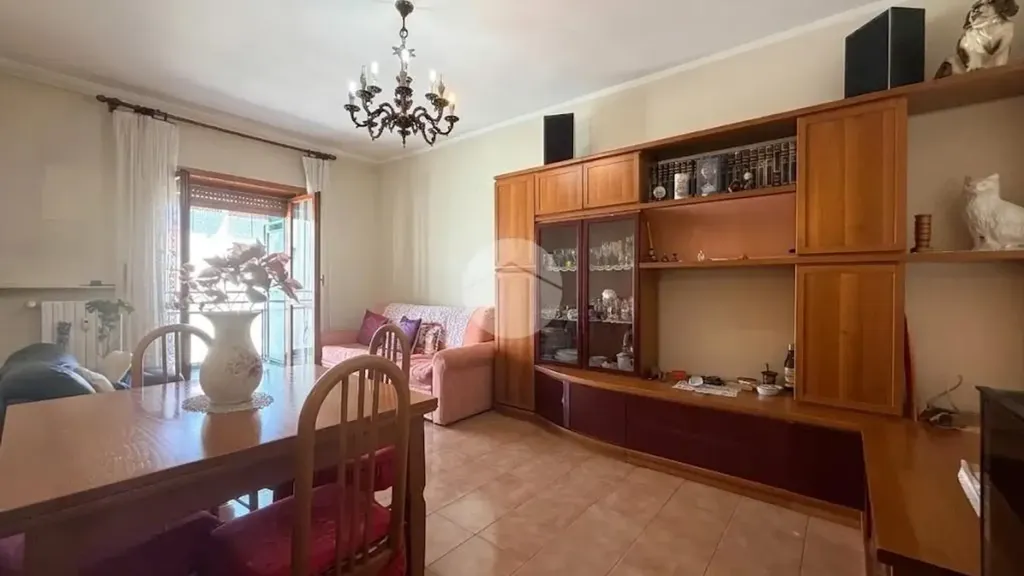 Salle à manger - Bright Apartment with Panoramic View in Cologno Monzese