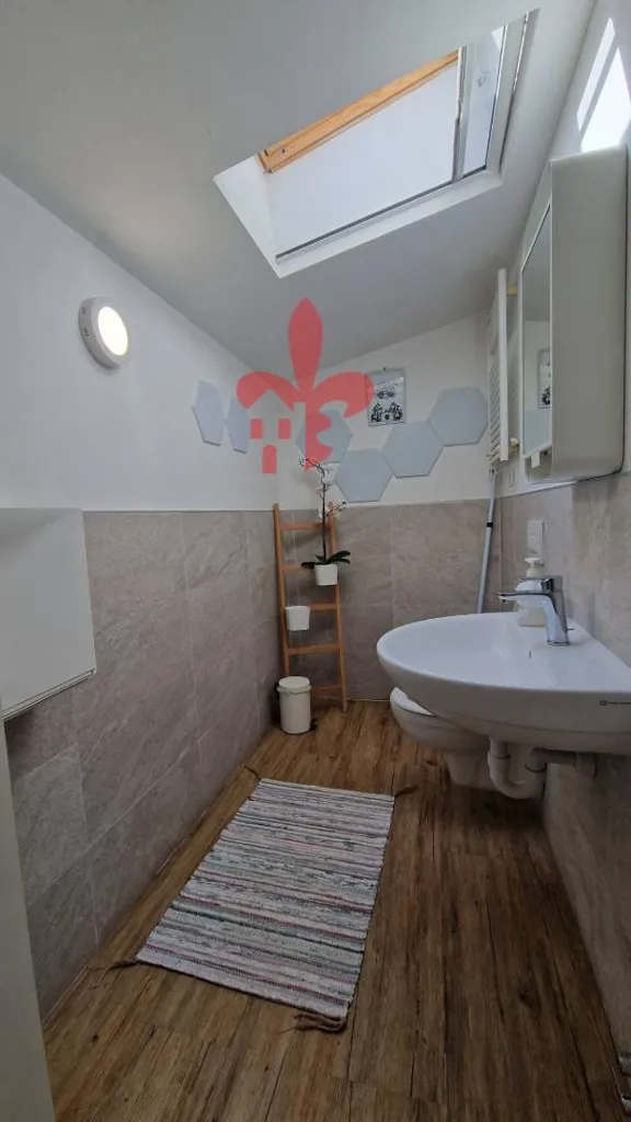 Salles de bain - Modernised Two-Bedroom Flat with Garage in Florence
