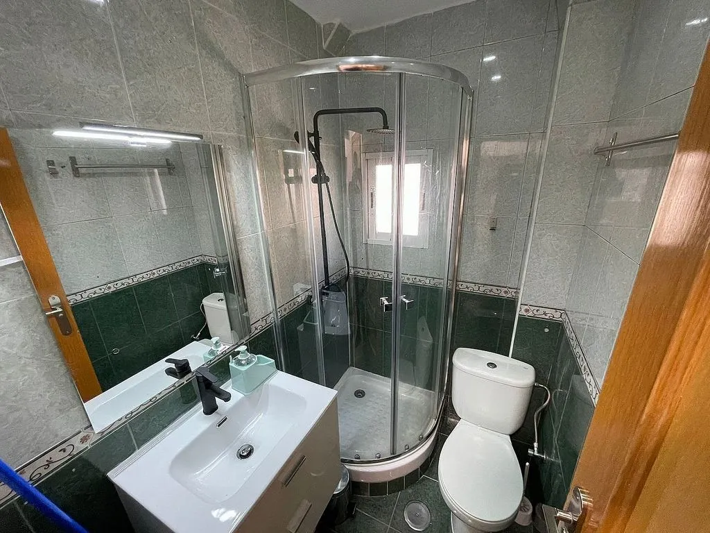 Salles de bain - 3-Bedroom Flat with Terrace in Carabanchel