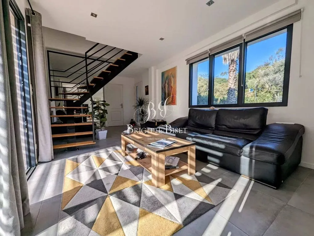 Séjour - Villa Moderne avec Piscine à Sainte-Maxime
